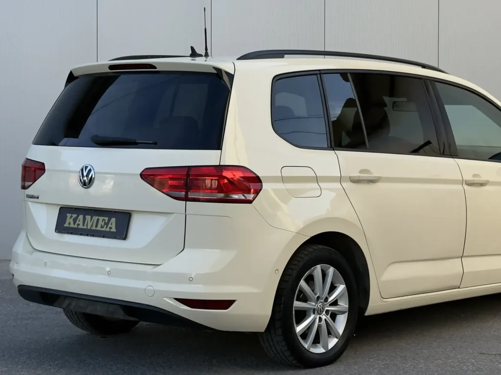 Rent-a-car-kamea-Volkswagen-Touran-7-seats (10)