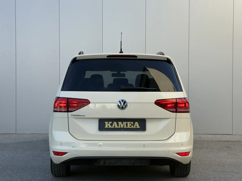 Rent-a-car-kamea-Volkswagen-Touran-7-seats (11)
