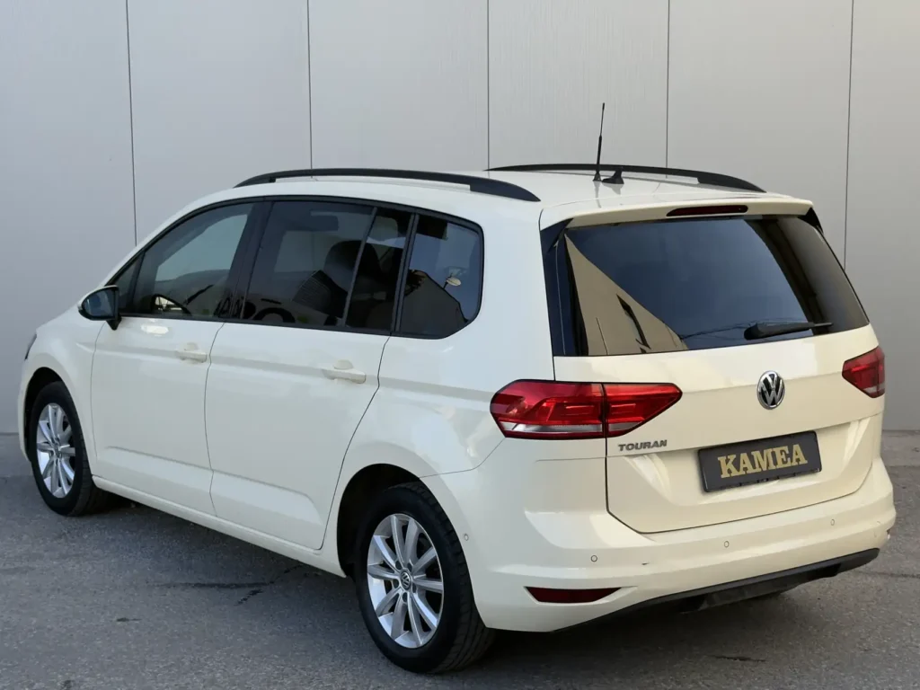 Rent-a-car-kamea-Volkswagen-Touran-7-seats (12)