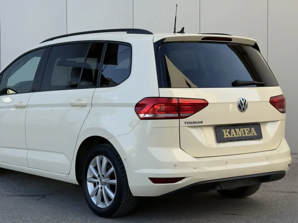 Rent-a-car-kamea-Volkswagen-Touran-7-seats (13)