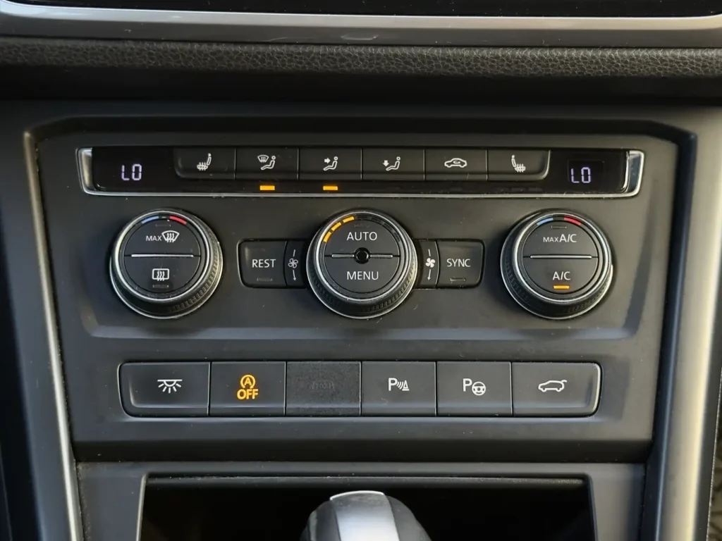 Rent-a-car-kamea-Volkswagen-Touran-7-seats (17)