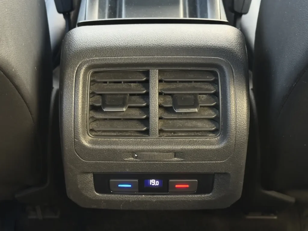 Rent-a-car-kamea-Volkswagen-Touran-7-seats (19)