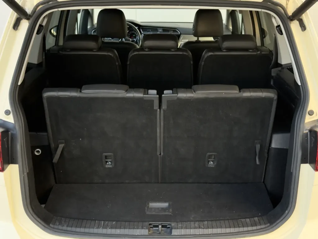 Rent-a-car-kamea-Volkswagen-Touran-7-seats (20)