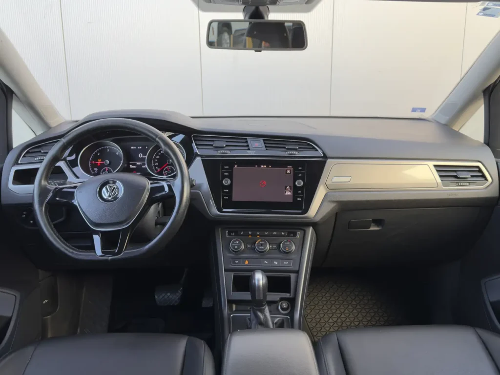 Rent-a-car-kamea-Volkswagen-Touran-7-seats (26)