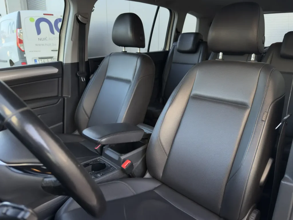 Rent-a-car-kamea-Volkswagen-Touran-7-seats (28)