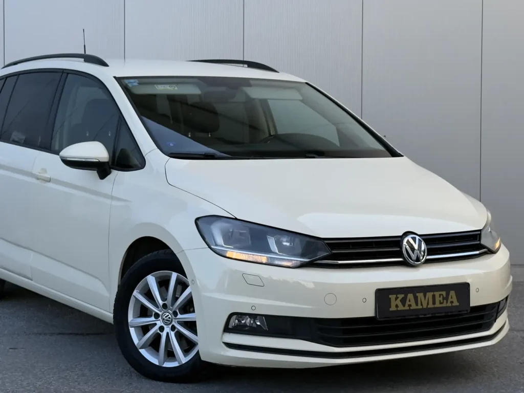 Rent-a-car-kamea-Volkswagen-Touran-7-seats (6)
