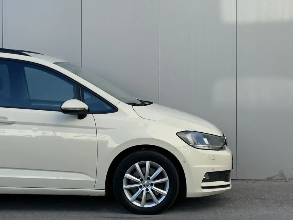 Rent-a-car-kamea-Volkswagen-Touran-7-seats (7)