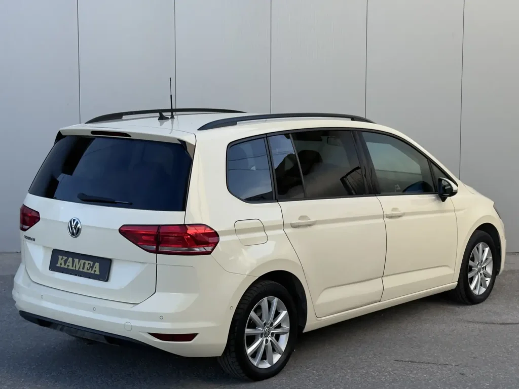 Rent-a-car-kamea-Volkswagen-Touran-7-seats (9)