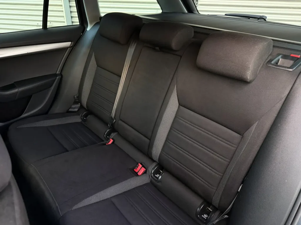 rent-a-car-sarajevo-skoda-octavia-automatic-kamea (1)