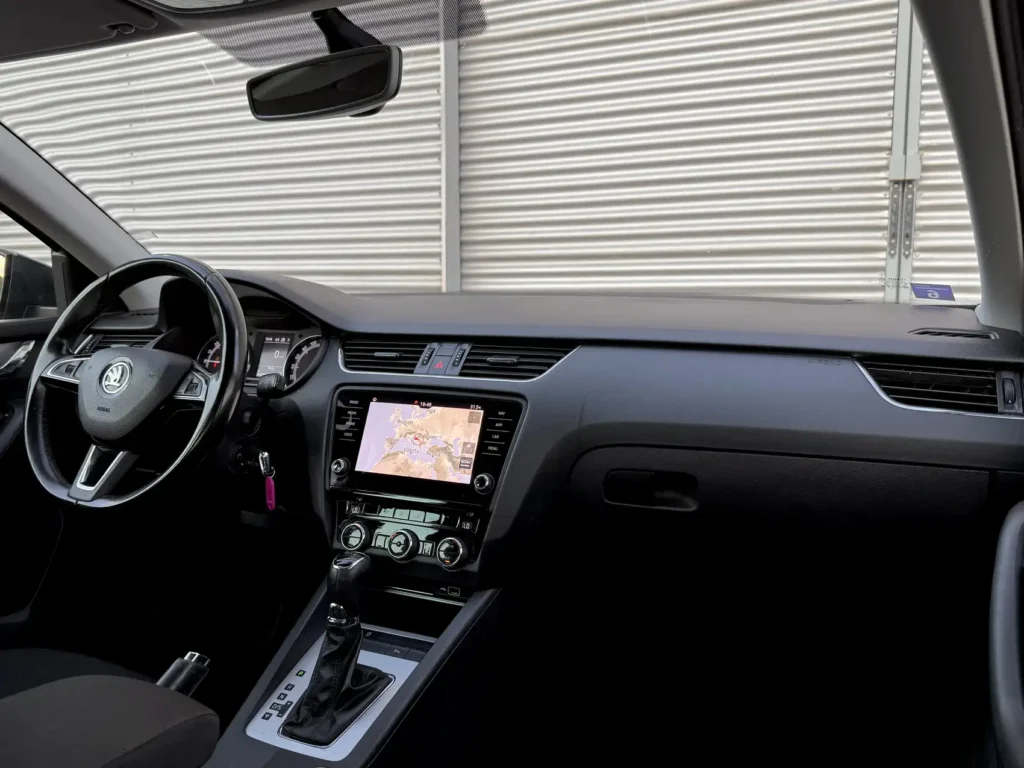 rent-a-car-sarajevo-skoda-octavia-automatic-kamea (17)