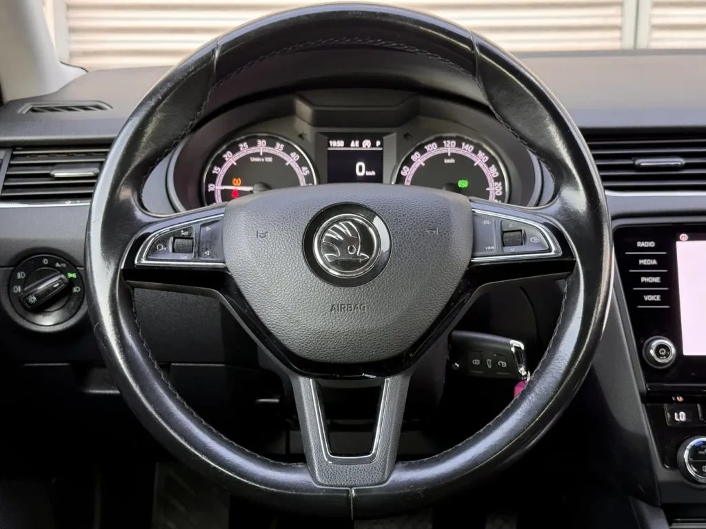 rent-a-car-sarajevo-skoda-octavia-automatic-kamea (18)