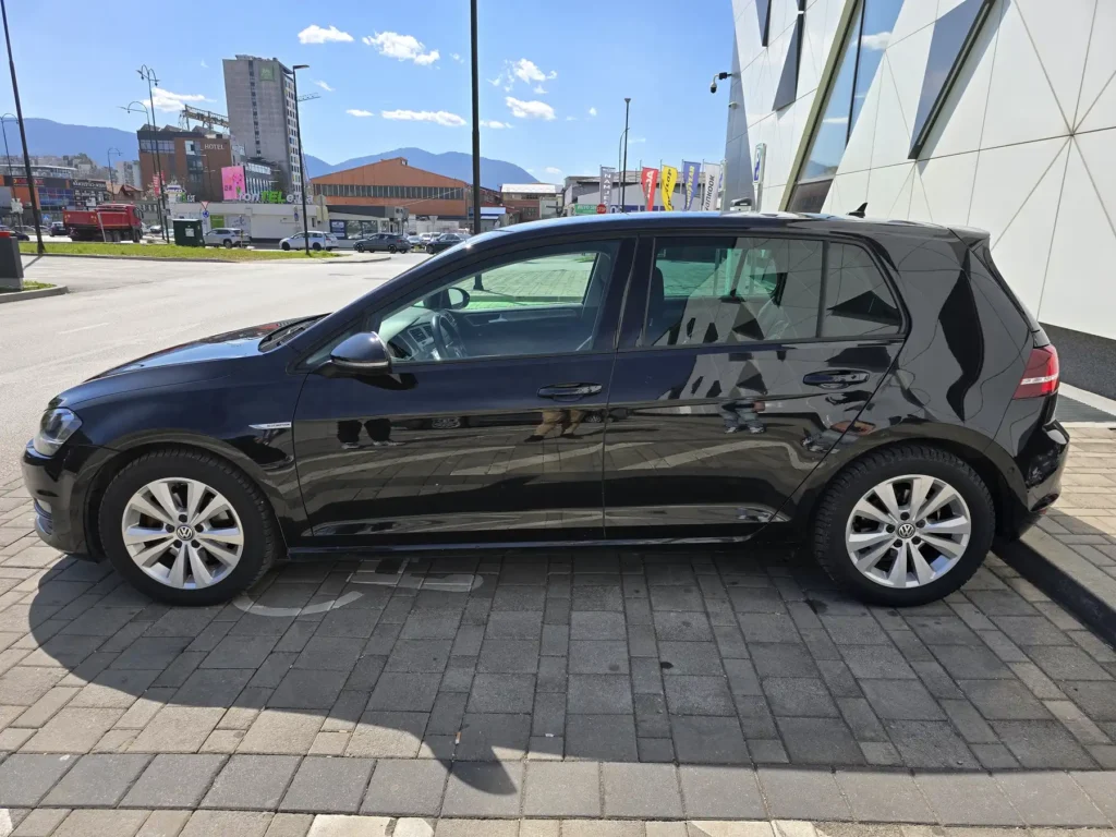 rent-a-car-sarajevo-golf-7-kamea (4)