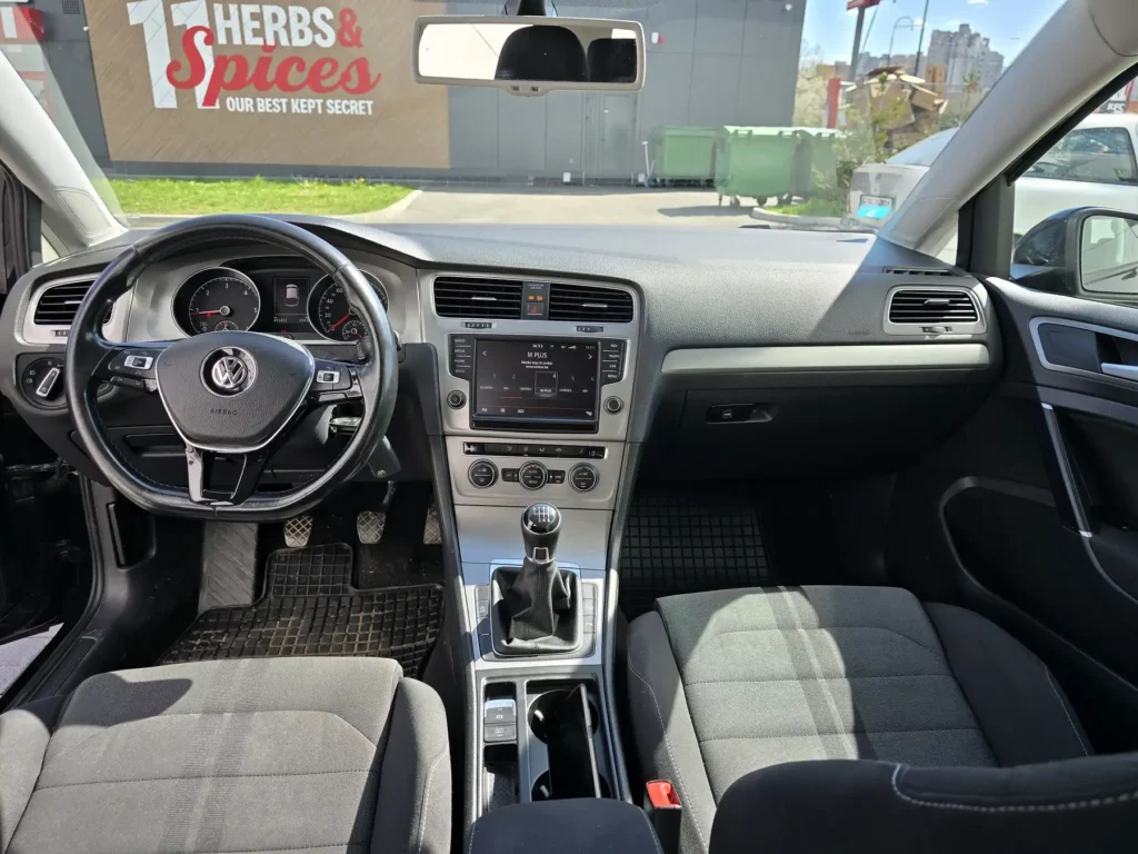 rent-a-car-sarajevo-golf-7-kamea (6)