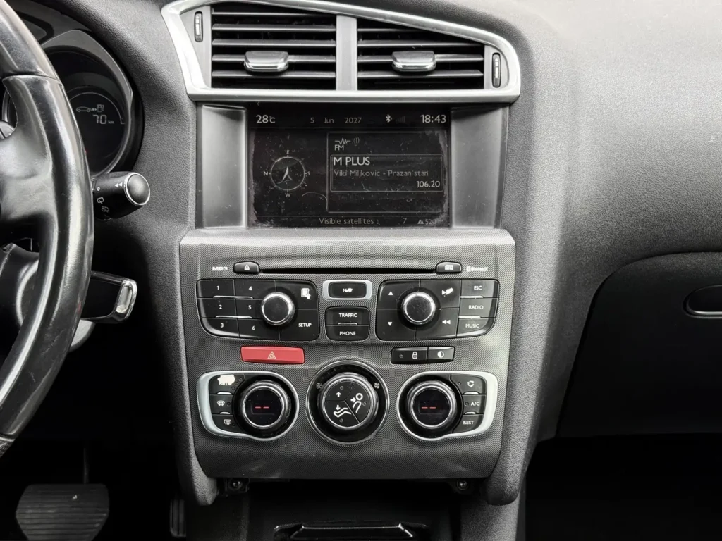 rent-a-car-sarajevo-kamea-citroen-c4 (18)-opt1