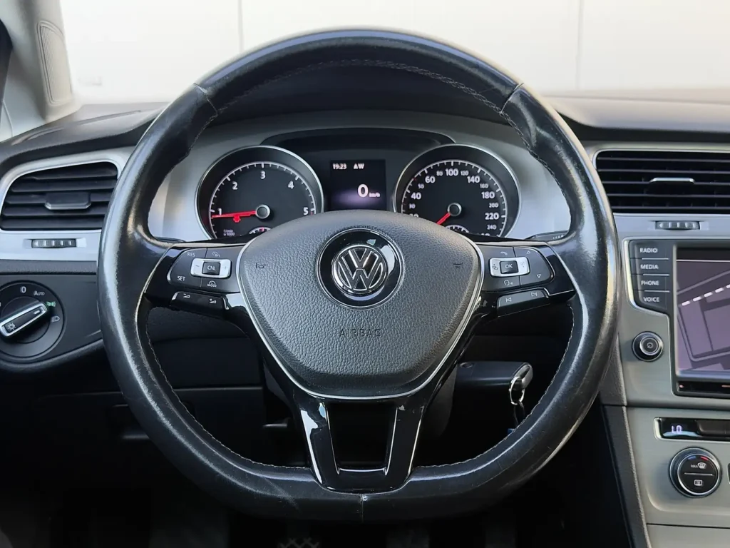 rent-a-car-sarajevo-kamea-golf-7-manual(31)