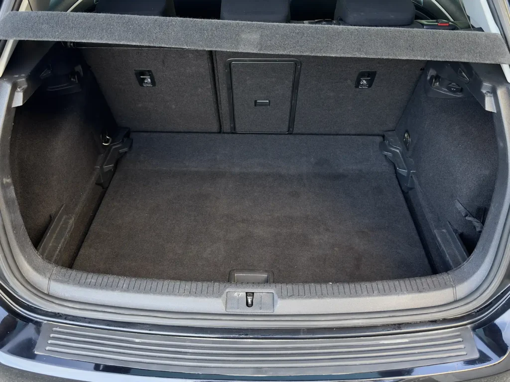 rent-a-car-sarajevo-kamea-golf-7-manual(32)